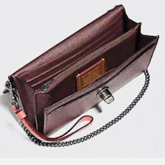 New Coach Bear Chain Crossbody Handbag Qb/oxblood - Picture 4 of 16